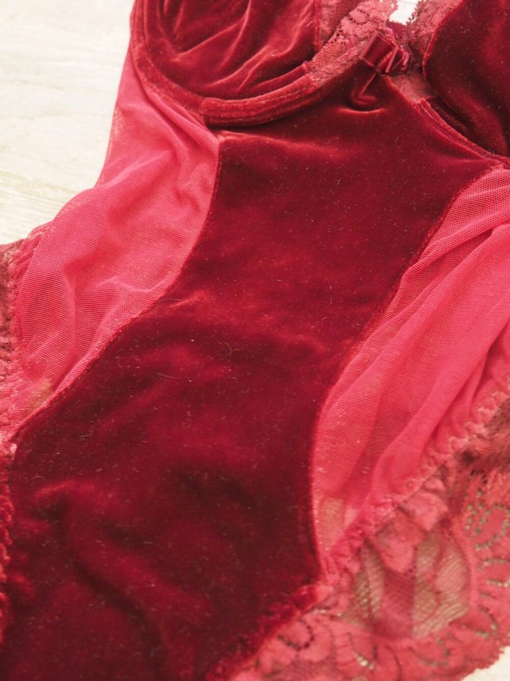Vintage Victoria’s Secret High French Cut Garter Strap Velvet Lace Underwire - Picture 4 of 7
